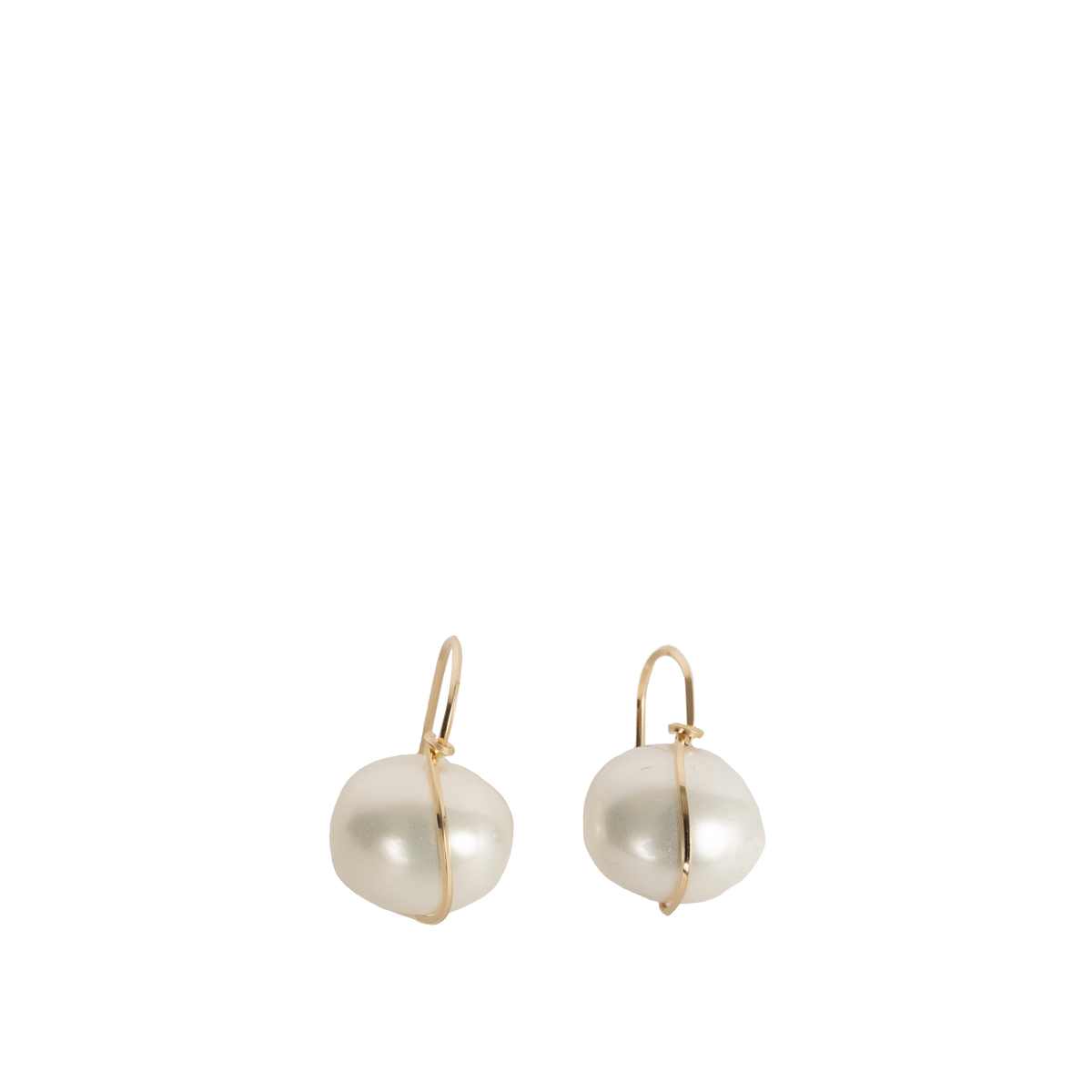 pair of pearl drop earrings 